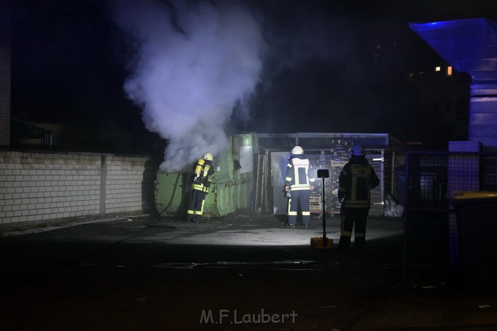 Feuer Papp Presscontainer Koeln Hoehenberg Bochumerstr P027.JPG - Miklos Laubert